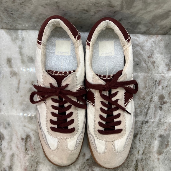 Women’s Dolce Vita Cream and Maroon Calf Hair Casual Sneakers size 9 LIKE NEW - Picture 4 of 9